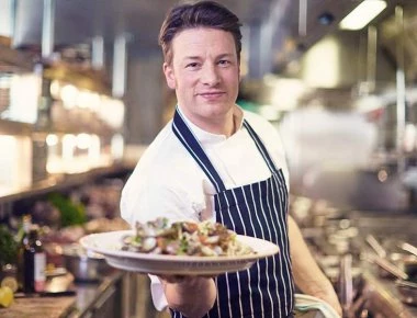 Ο Τζέιμι Όλιβερ ακινητοποίησε διαρρήκτη που είχε εισβάλλει σπίτι του 